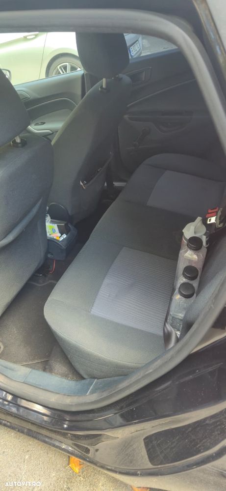 Ford Fiesta - 12