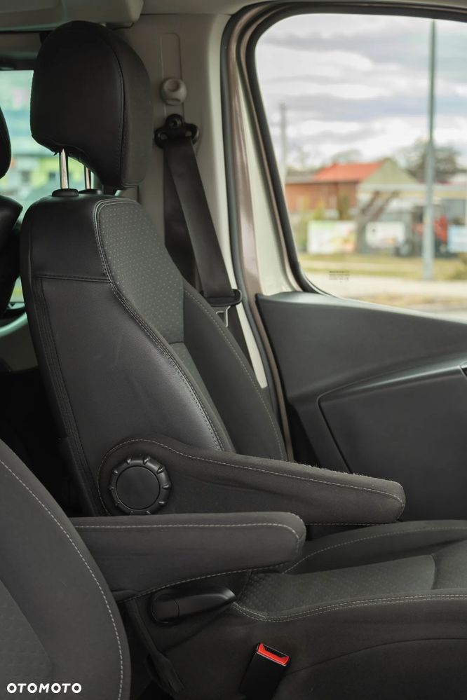 Opel Vivaro L2H1 2,9t Elegance Business - 28