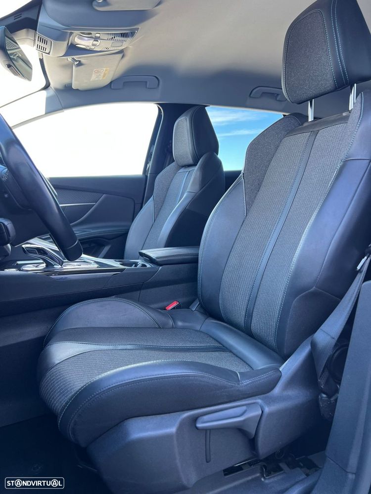 Peugeot 3008 Plug-In Hybrid 225 e-EAT8 Allure Pack - 12