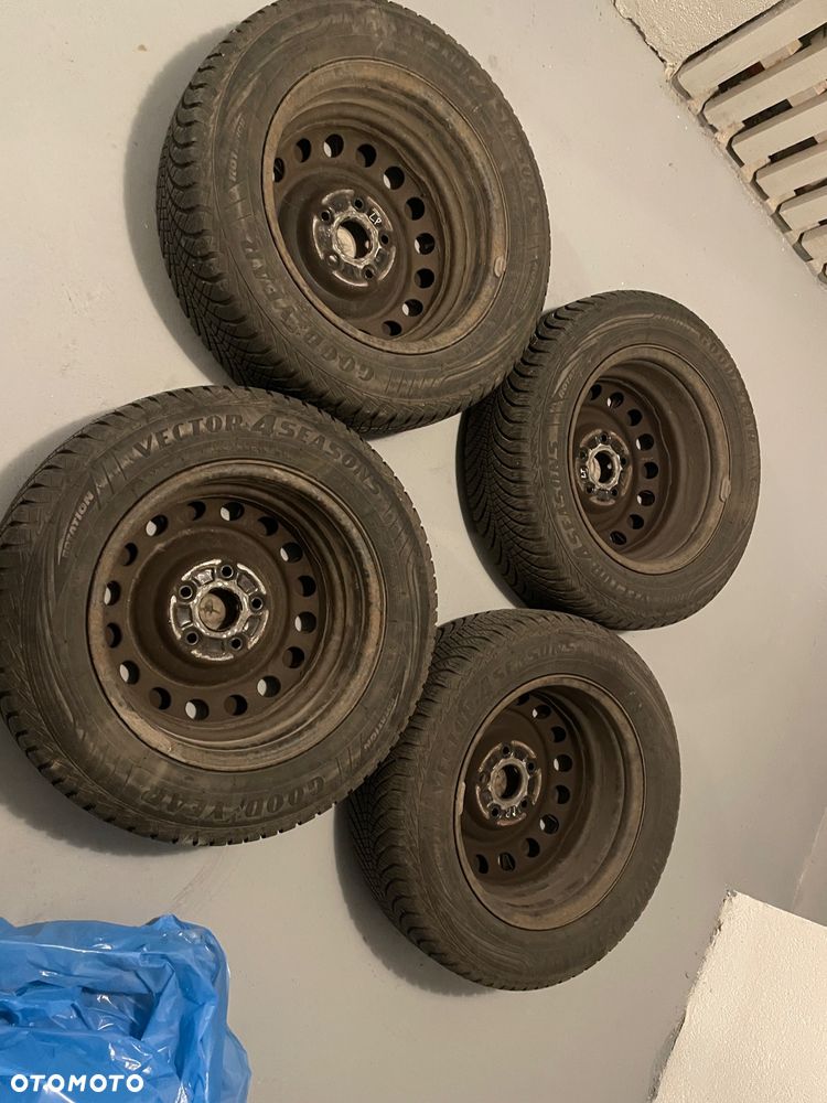 Toyota felgi stalowe 15” z oponami Good Year sezonówki, TPMS, kołpaki, nakrętki. - 10