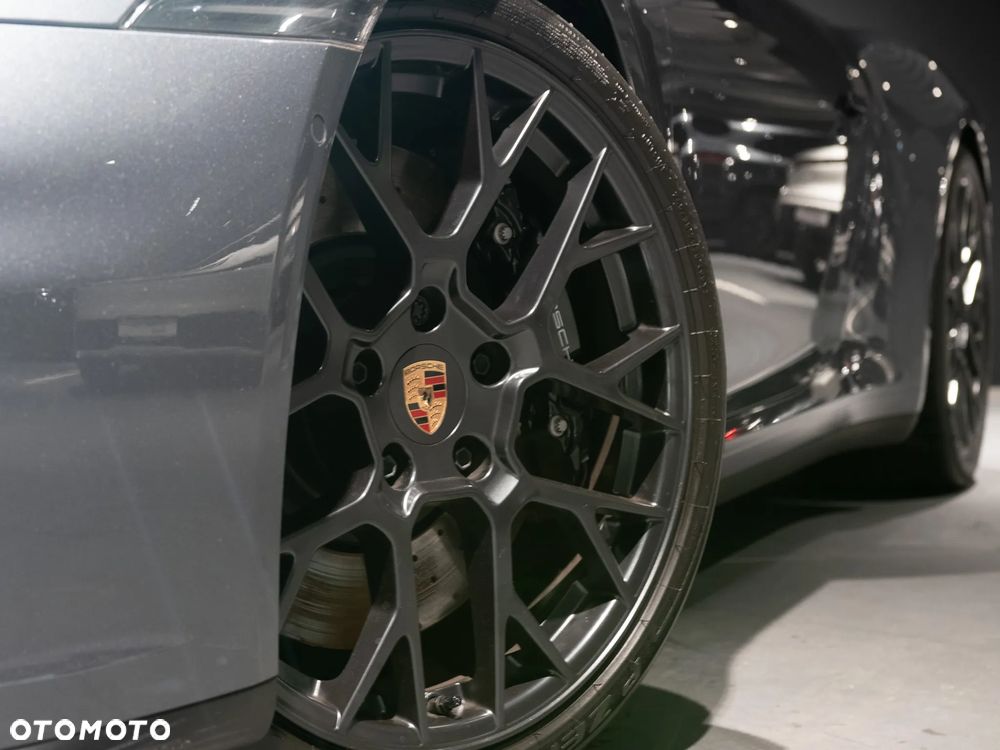 Porsche 911 Carrera GTS - 13