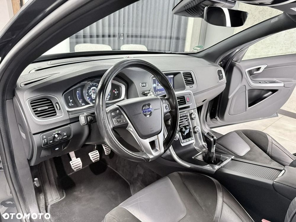 Volvo V60 D3 R-Design - 21