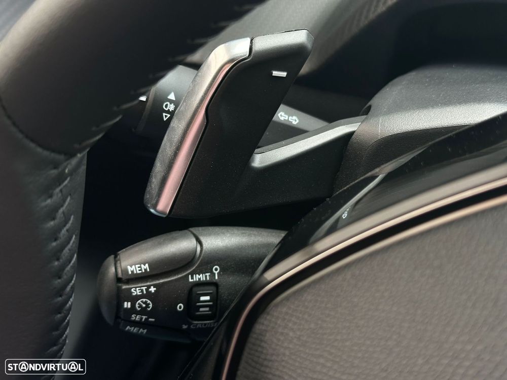 Peugeot 208 1.2 Hybrid Allure e-DCS6 - 16