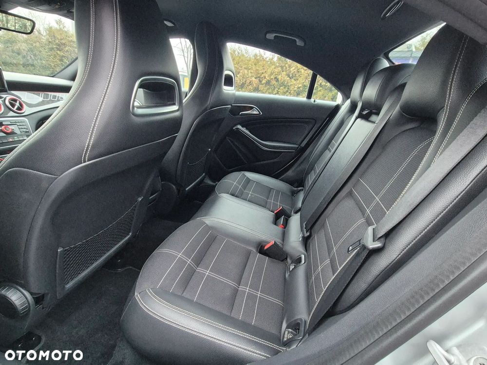 Mercedes-Benz CLA 180 AMG Line - 27