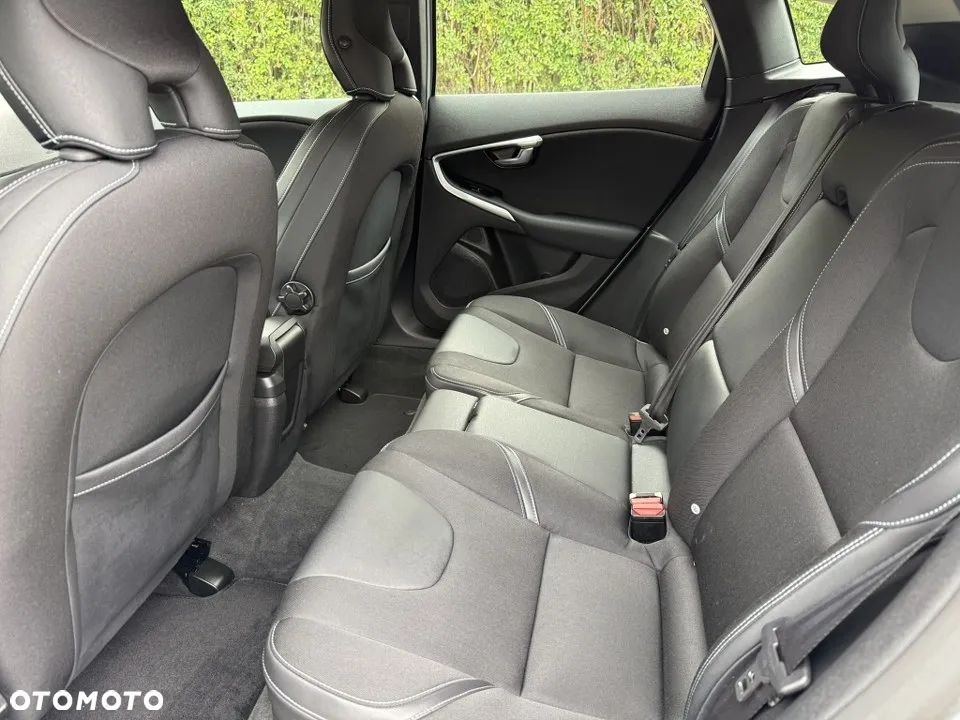 Volvo V40 T3 Momentum - 37