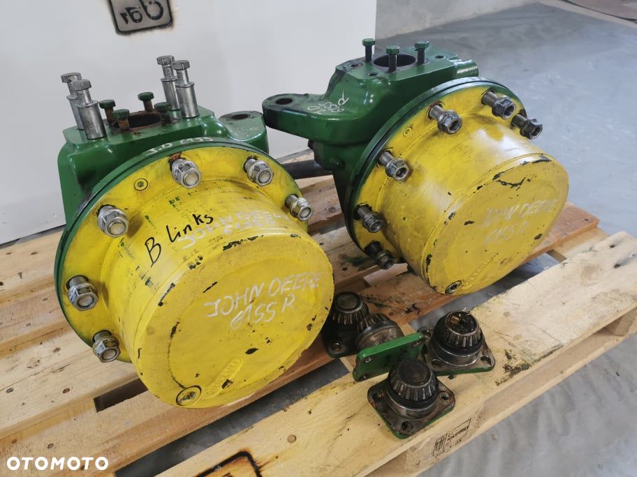 Zwrotnica lewa John Deere 6155 R {Typ 750310} - 6
