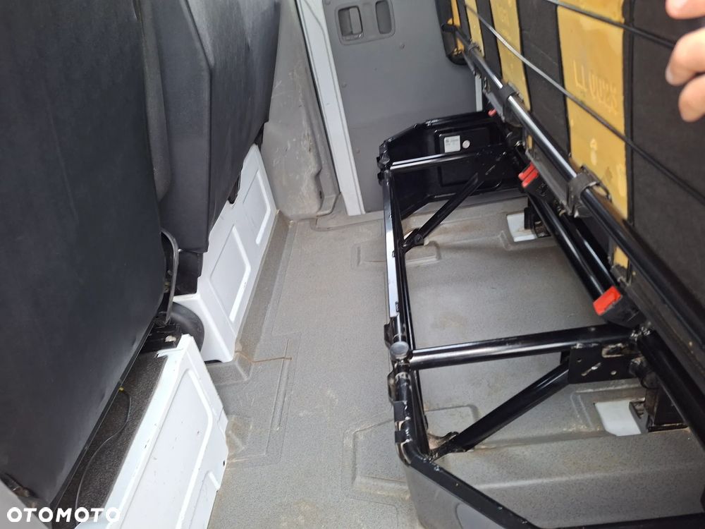 Mercedes-Benz Sprinter - 17