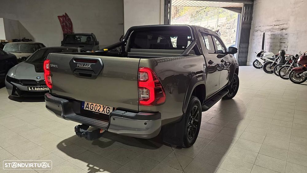 Toyota Hilux 2.8 D-4D 4WD GR Sport II - 17