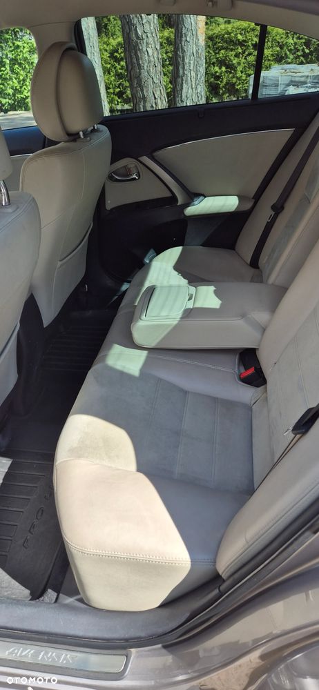 Toyota Avensis 1.8 Premium - 11