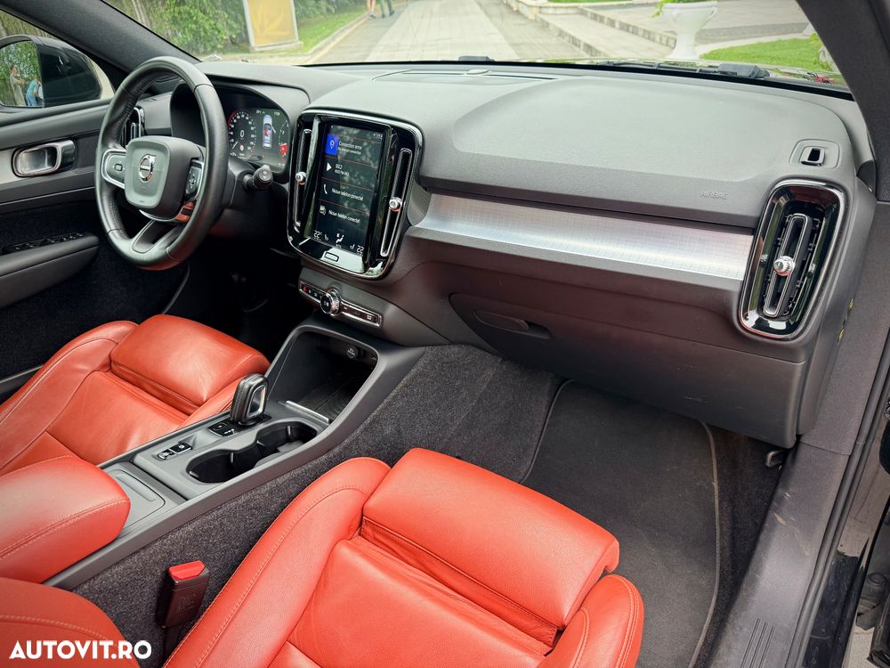 Volvo XC 40 T5 AWD Geartronic Momentum Pro - 4