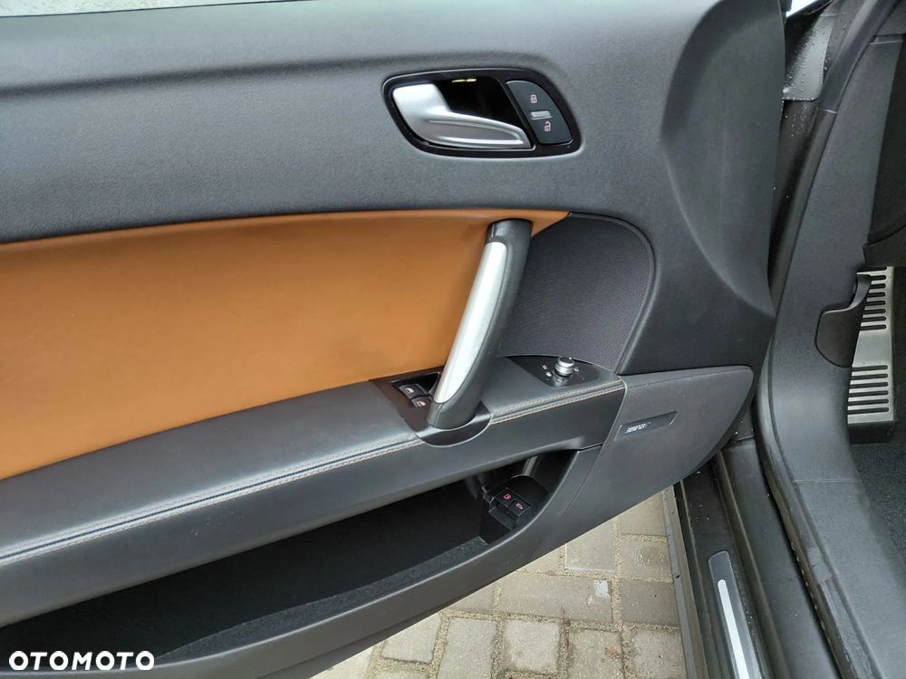 Audi TT S Coupé - 25