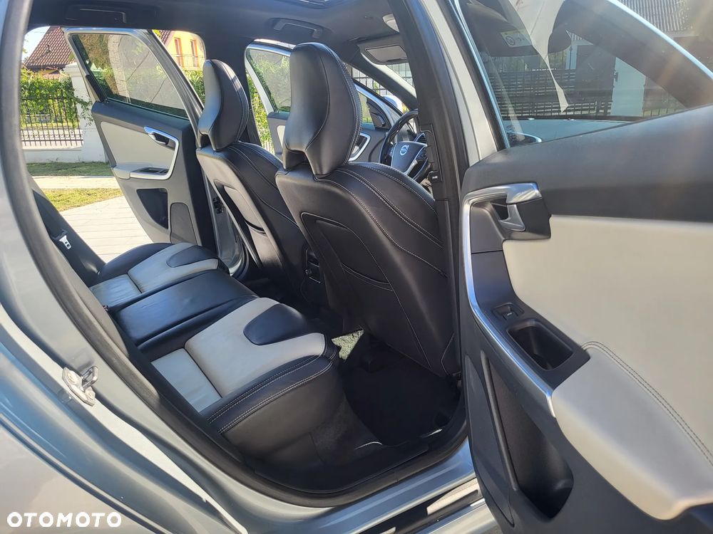 Volvo XC 60 D4 Drive-E Momentum - 28