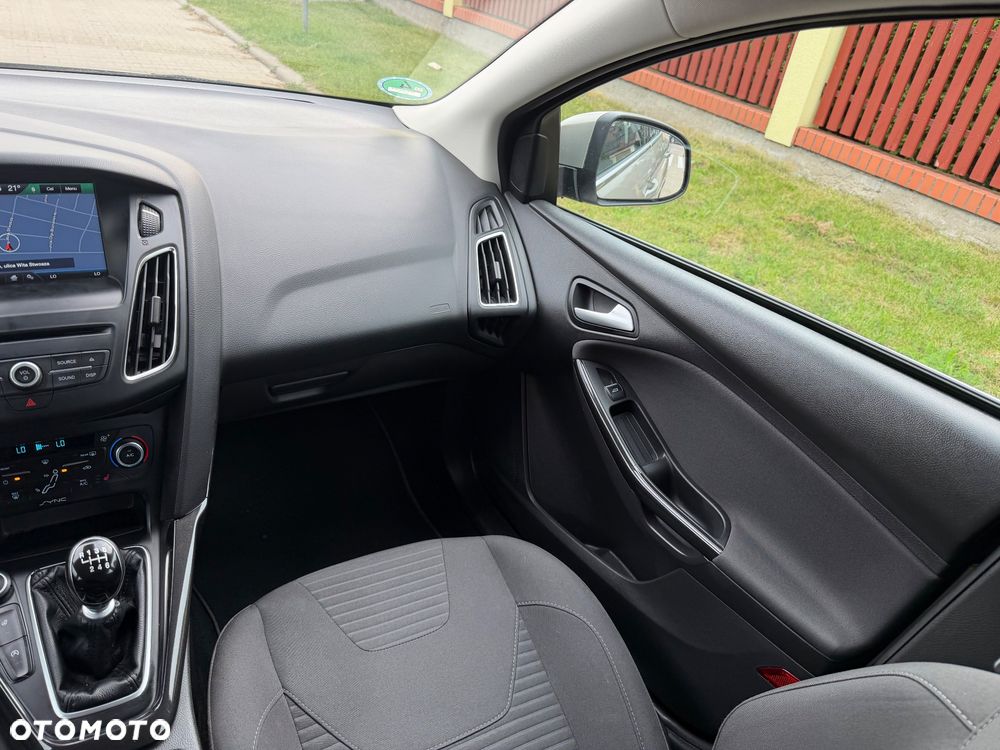 Ford Focus 2.0 TDCi DPF Start-Stopp-System Titanium - 24