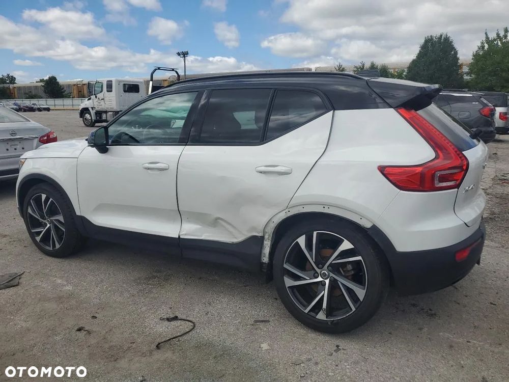 Volvo XC 40 T5 AWD R-Design - 4