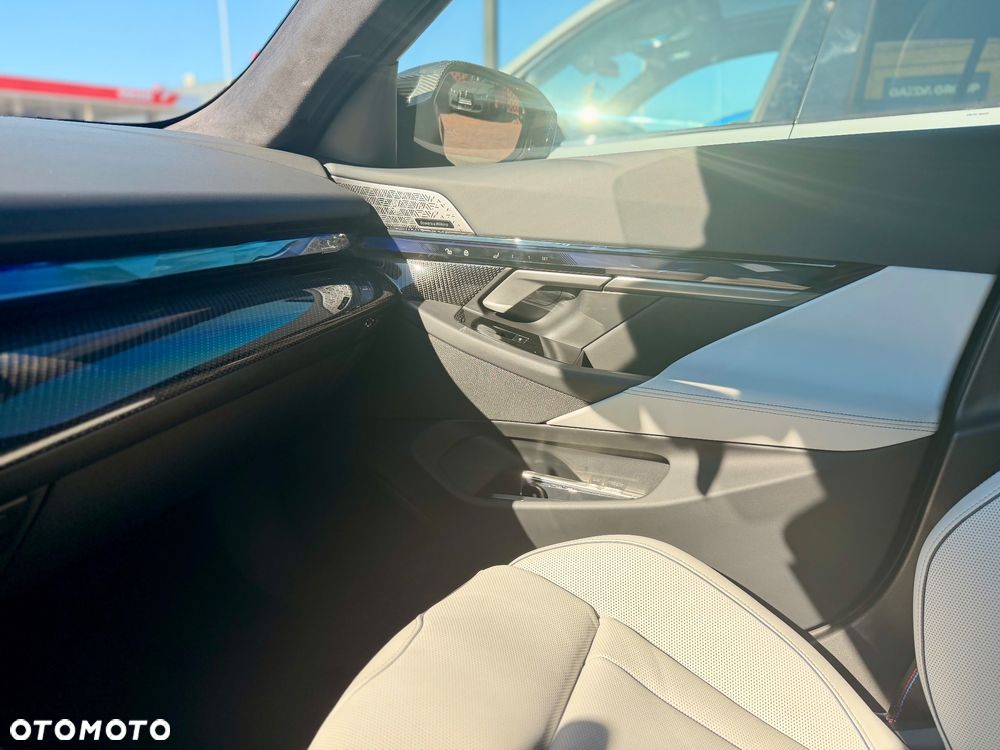 BMW M5 PHEV - 22