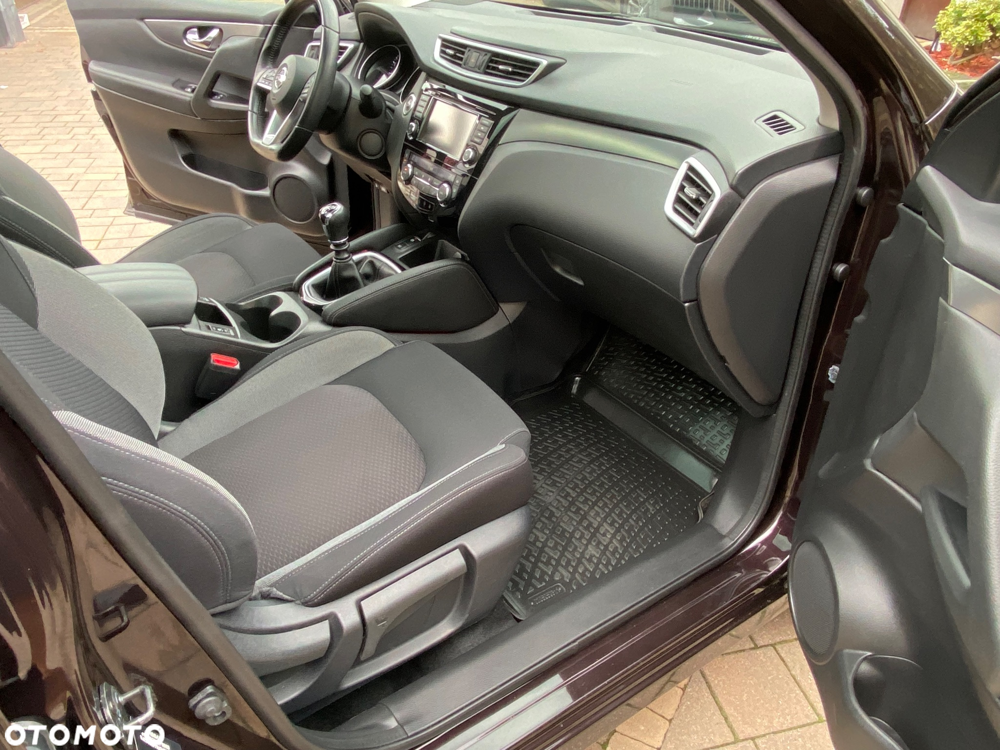 Nissan Qashqai 1.3 DIG-T N-Connecta - 37