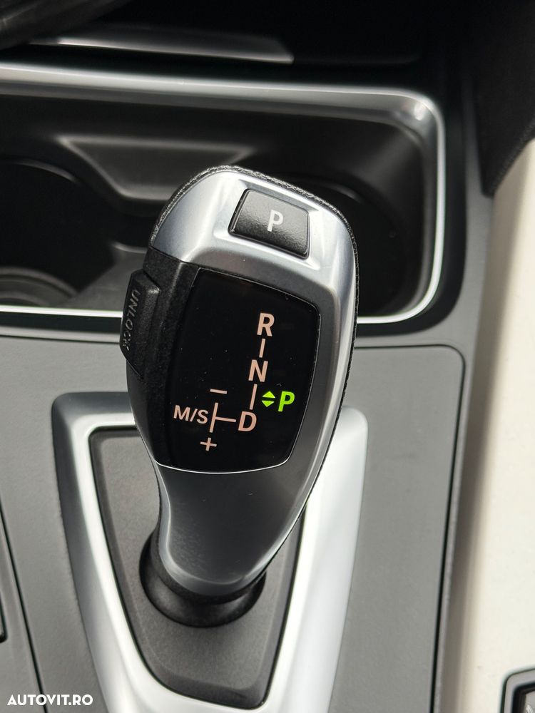 BMW Seria 3 320d Touring Aut. Efficient Dynamics Edition - 34