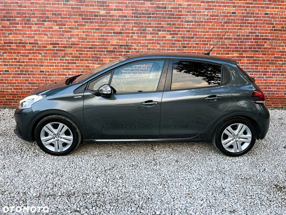 Peugeot 208 - 37