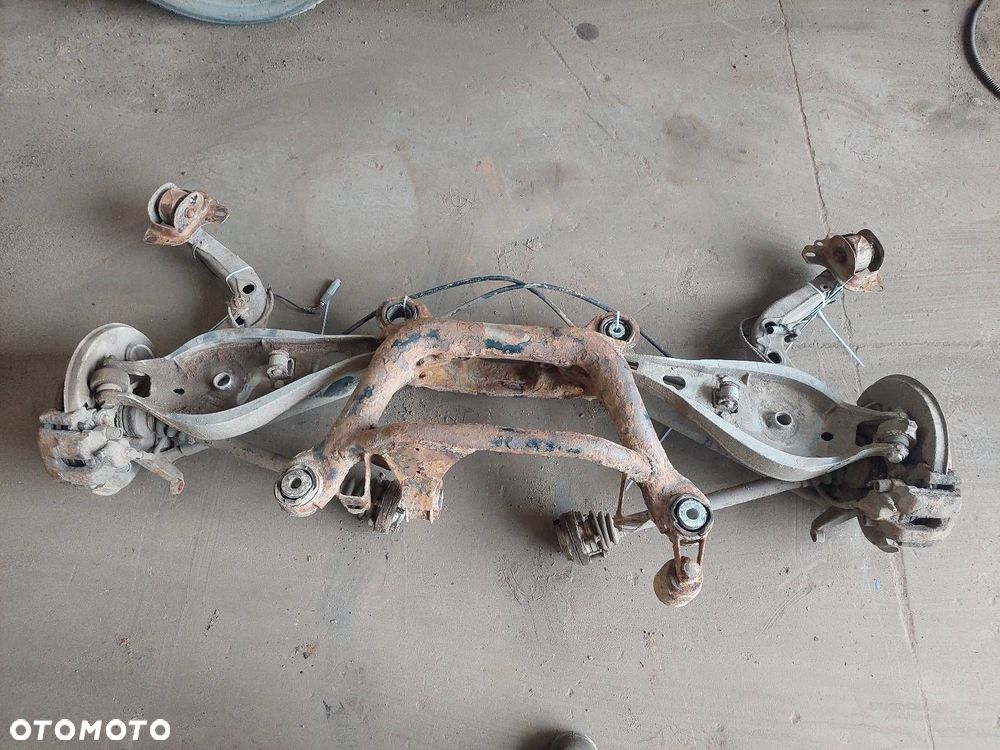 KOMPLETNE ZAWIESZENIE BELKA SANKI TYŁ BMW E46 2.0 D M47 SEDAN ID: 238019 - 1