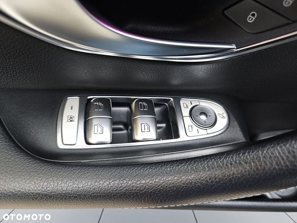 Mercedes-Benz Klasa E 220 d 4-Matic - 13