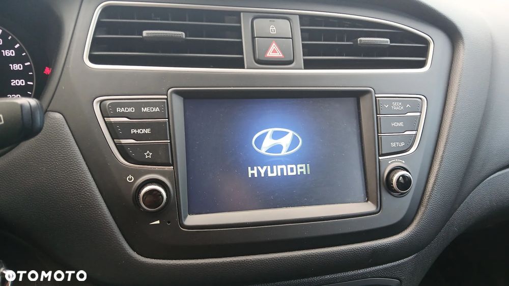 Hyundai i20 blue 1.2 Trend - 11