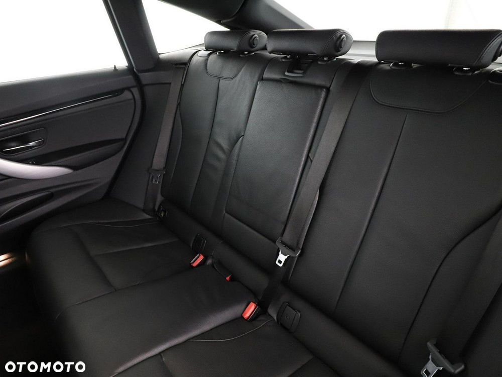 BMW Seria 3 318d M Sport - 18
