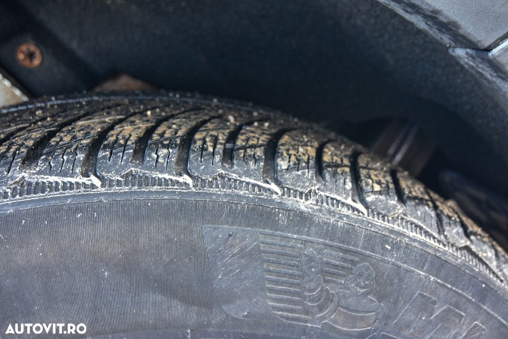 Ford Kuga 2.0 TDCi 2x4 SYNC - 9