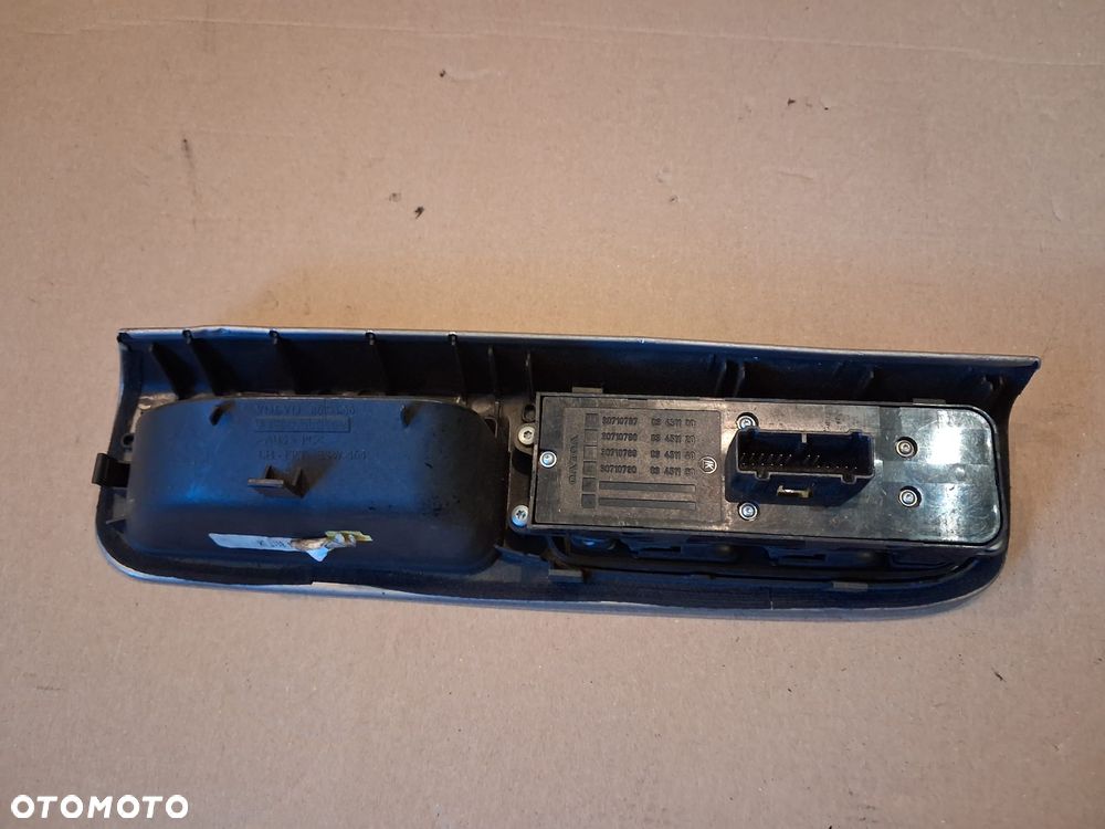 Przełącznik szyb VOLVO V50 lewy  30710788  OE - 2