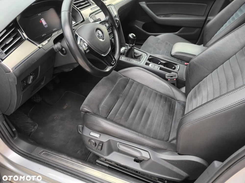 Volkswagen Passat 2.0 TDI SCR Highline - 15