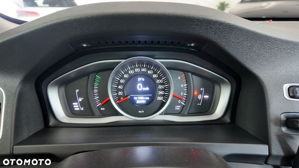 Volvo V60 D2 Drive-E Momentum - 24
