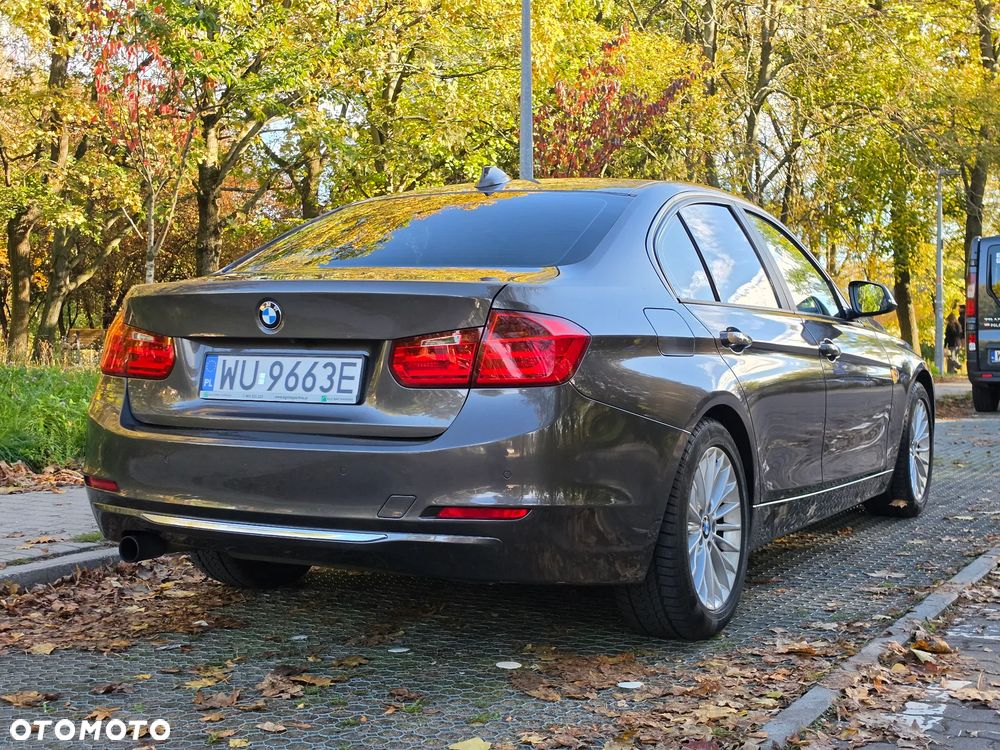 BMW 320I 2012 photo 3