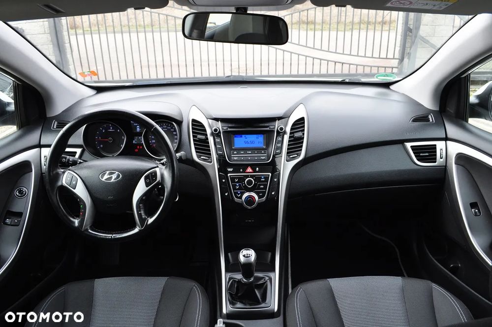 Hyundai i30 1.6 CRDi Fifa World Cup Edition - 9