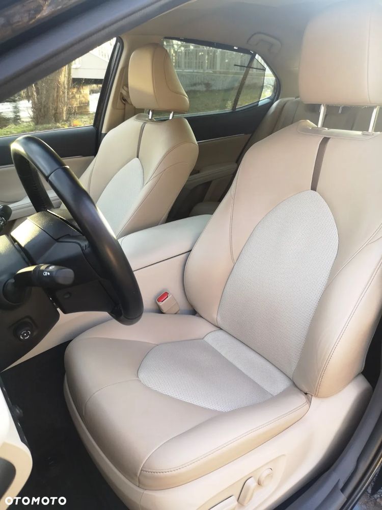 Toyota Camry 2.5 Hybrid Executive CVT - 10