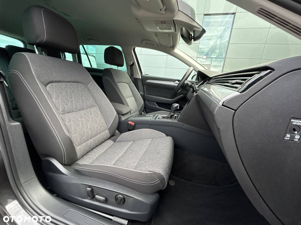 Volkswagen Passat - 19