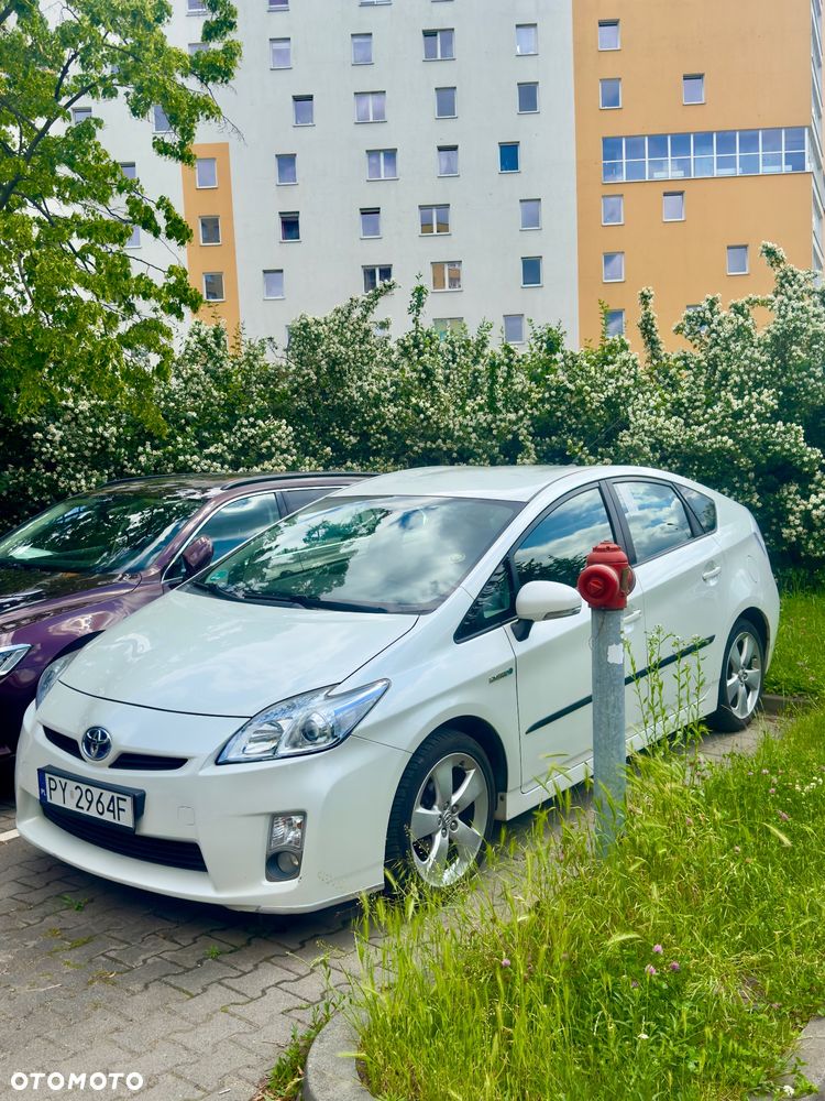 Toyota Prius (Hybrid) - 2