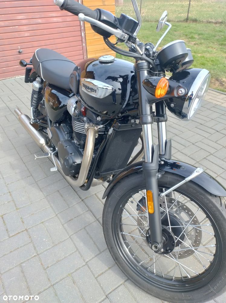 Triumph Bonneville - 12