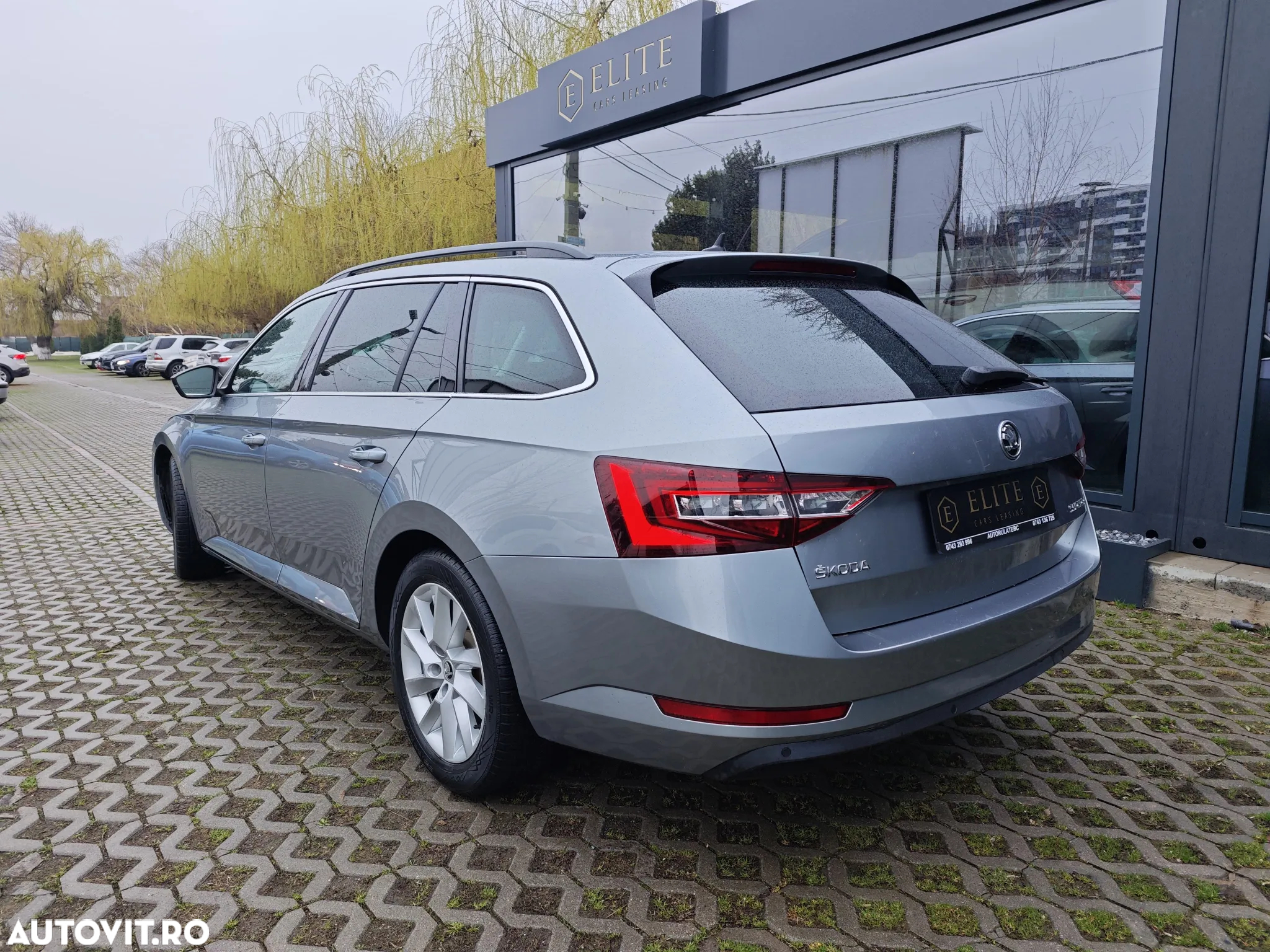 Skoda Superb 2.0 TDI DSG Ambition - 4