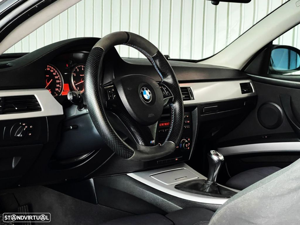 BMW 320 i Coupe - 22