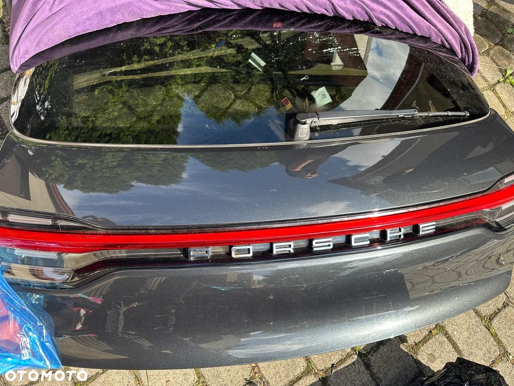 Klapa tyl zderzak Macan Porsche LM7R lampy - 1