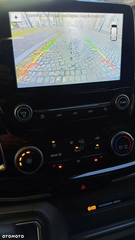 Ford Tourneo Custom - 21