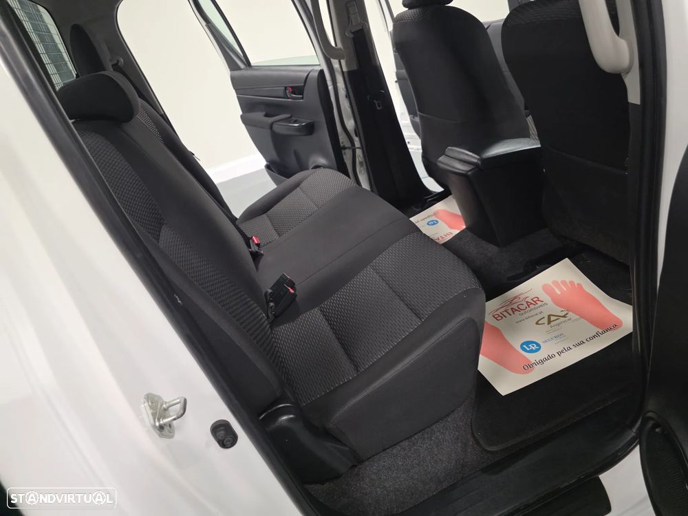 Toyota HILUX 2.4 D-4D 4WD CD CH - 33