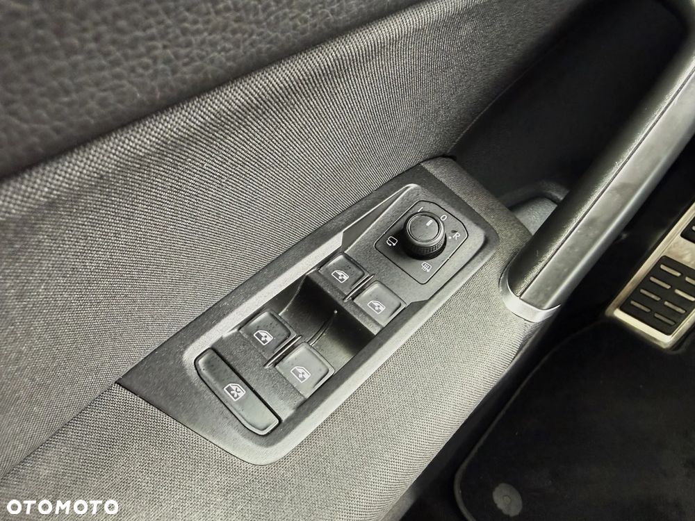 Volkswagen Touran 1.6 TDI SCR DSG IQ.DRIVE - 18