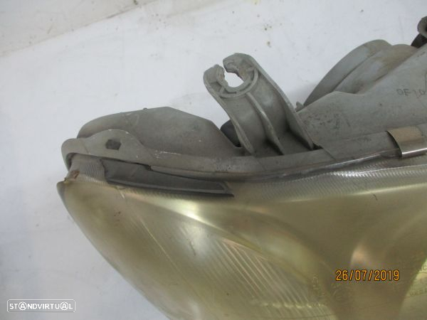 Otica / Farol Dto Kia Carnival Ii (Gq) - 3