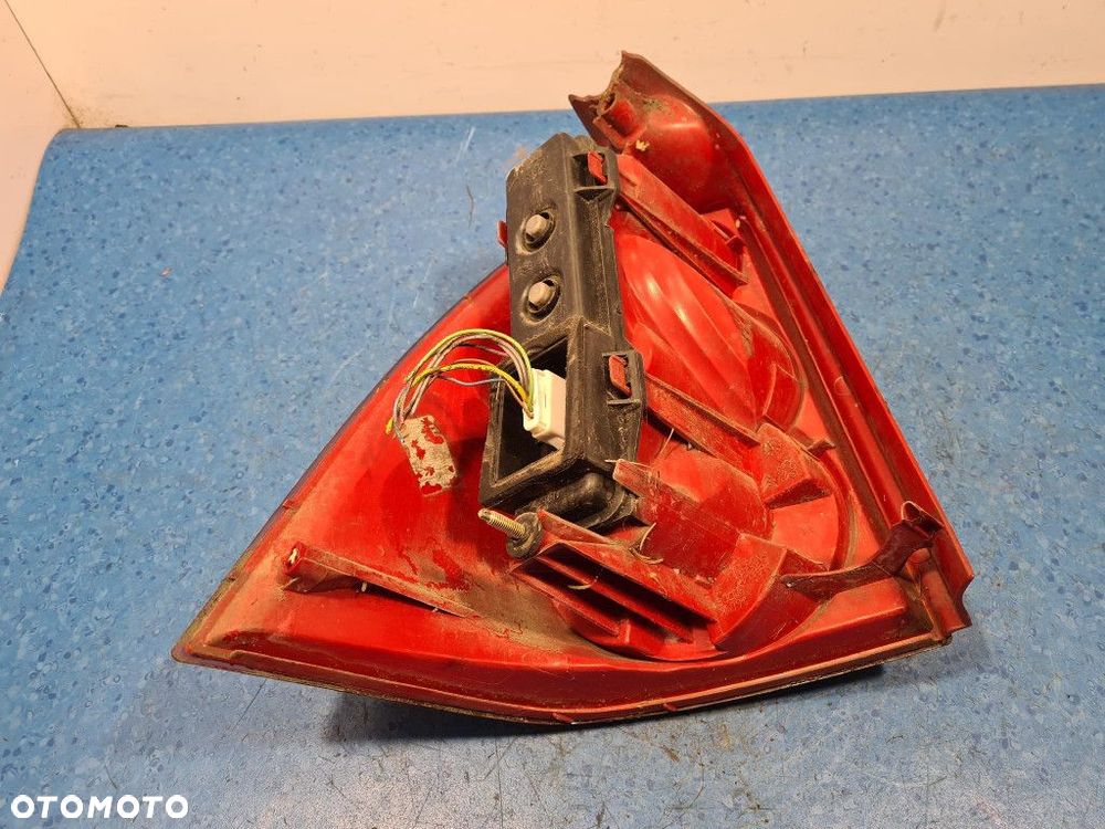 PEUGEOT 307 LAMPA TYŁ PRAWA ZEWNĘTRZNA - 8