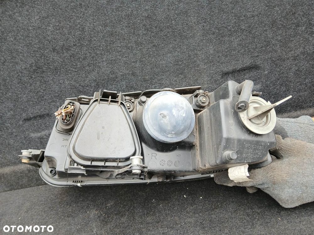 Volkswagen Passat B5 Lift lampa przednia prawa - 4