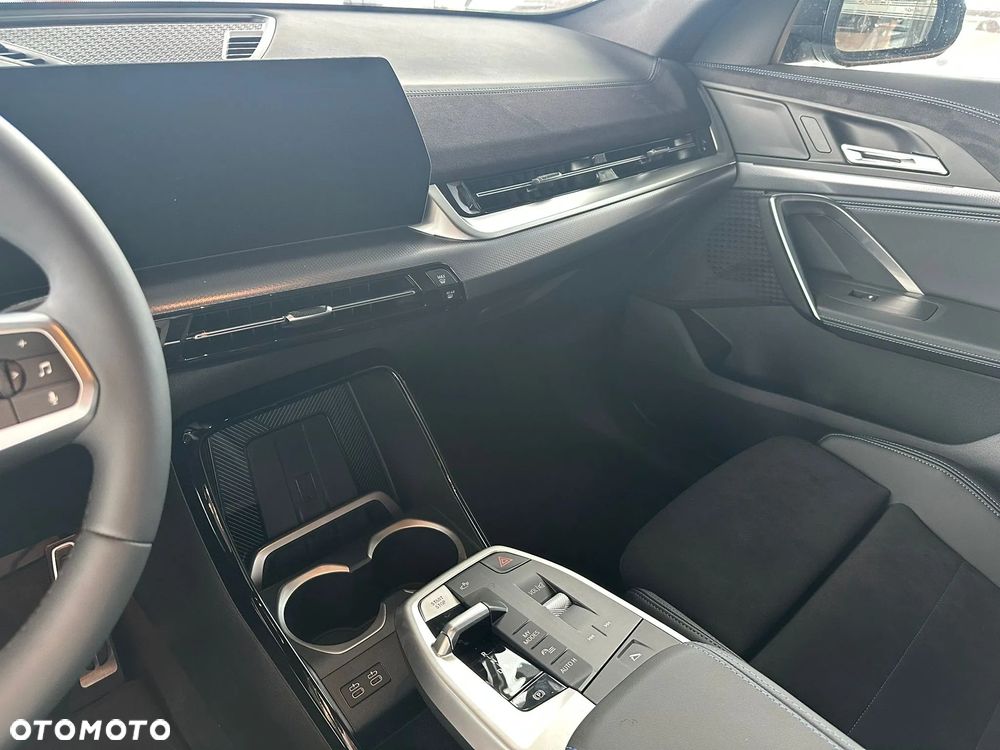 BMW iX2 eDrive20 66.5kWh M Sport Edition - 18