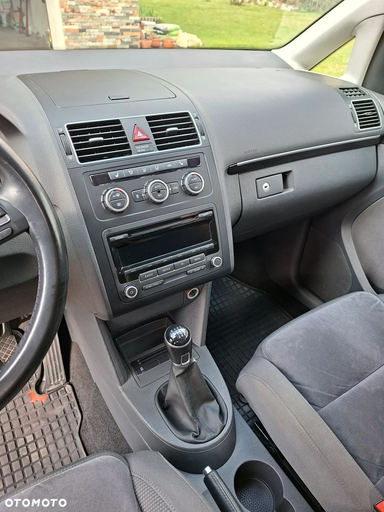 Volkswagen Touran 2.0 TDI DPF Highline - 8