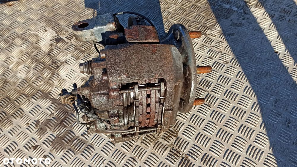 zacisk prawy przód iveco 65c 70c bliźniak 14r jarzmo - 2