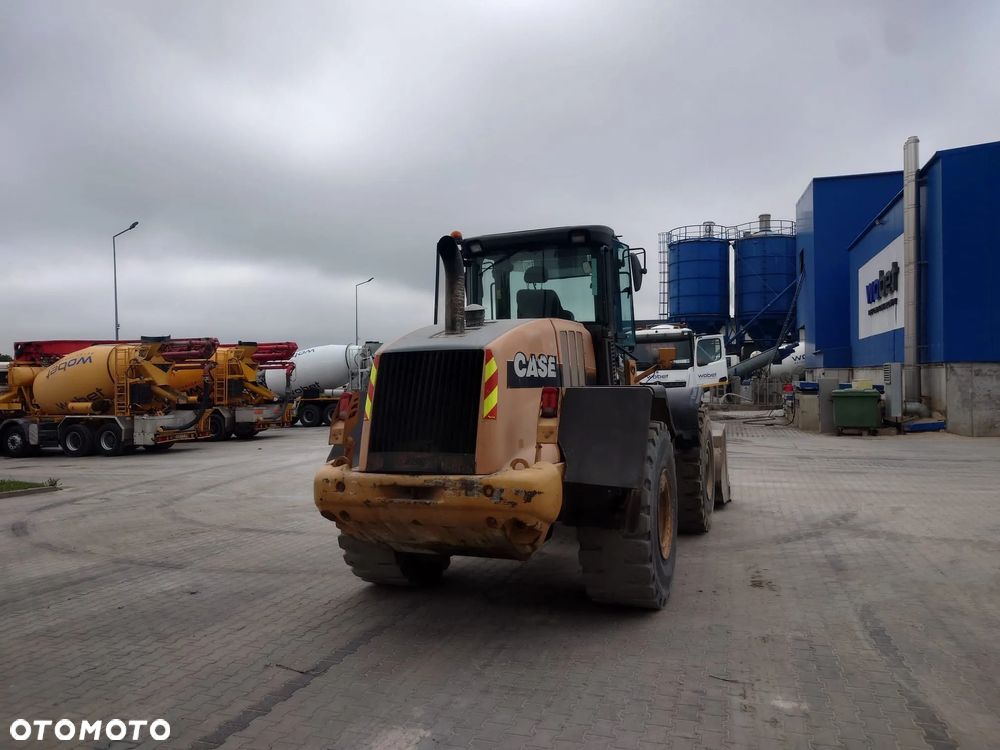 Case 821E - 3