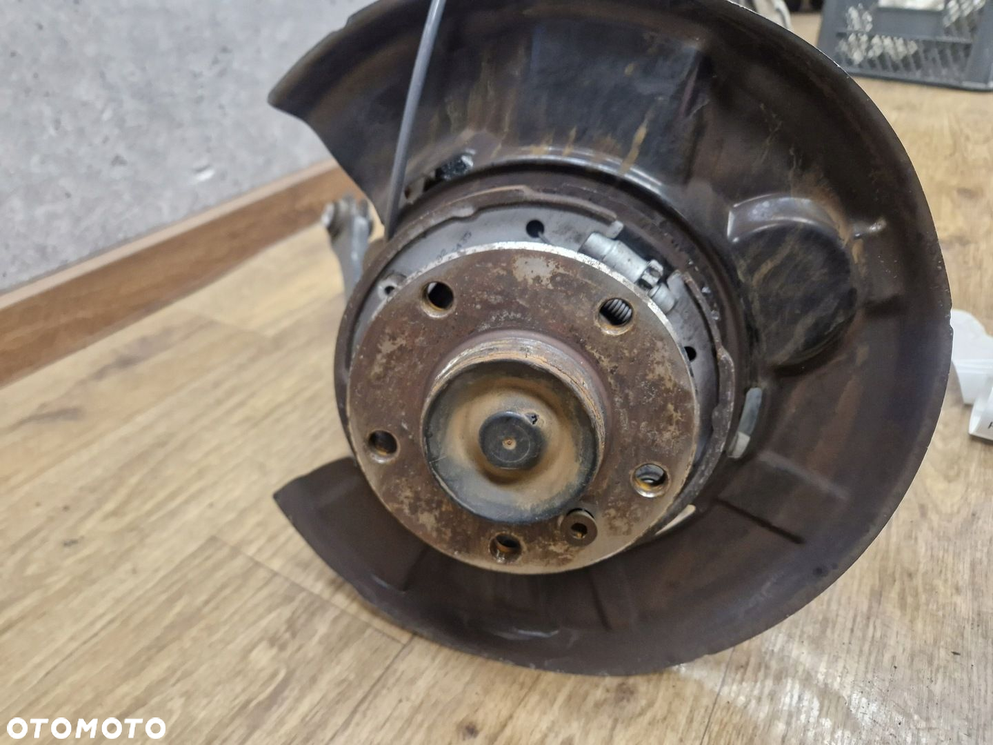 BMW F32 ZWROTNICA LEWY TYŁ TYLNA KOMPLETNA PIASTA AMOR PÓŁOŚ WAHACZ 6797507 - 6